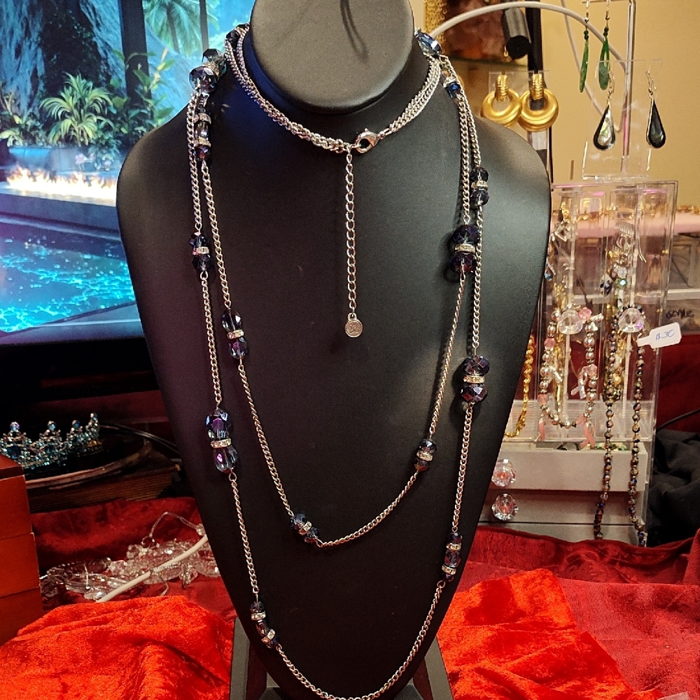 Vintage Vera Wang Silver tone Faceted Blue Glass  Bead Necklace